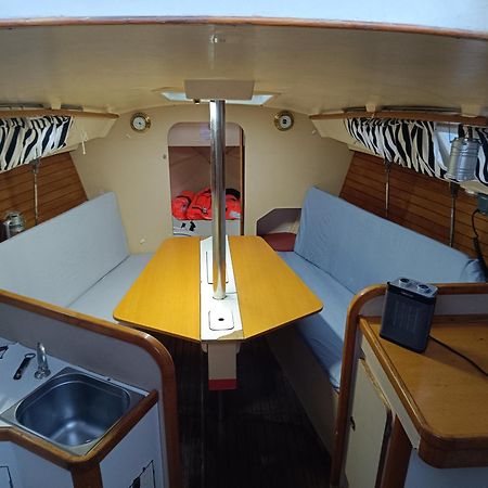 Experience On A Sailboat To Sleep Hotel Sant Adria de Besos Ngoại thất bức ảnh