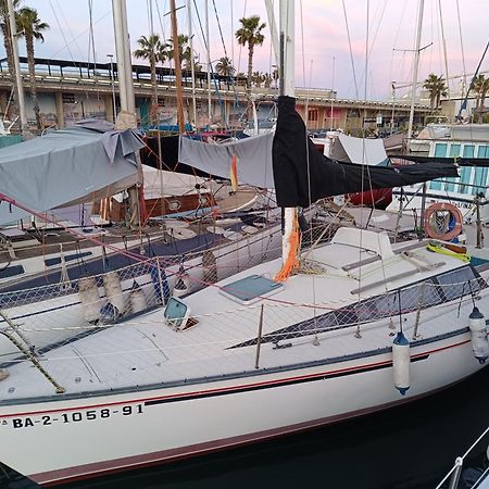Experience On A Sailboat To Sleep Hotel Sant Adria de Besos Ngoại thất bức ảnh